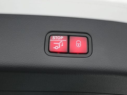 Used 2025 Mercedes-Benz GLC 300 image 35