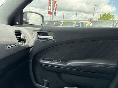 Used 2022 Dodge Charger R/T w/ Blacktop Package RWD image 17