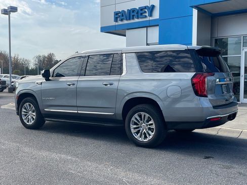 Used 2023 GMC Yukon XL SLT image 3