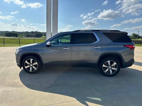 Used 2019 Chevrolet Traverse LT w/ LT Premium Package FWD image 4