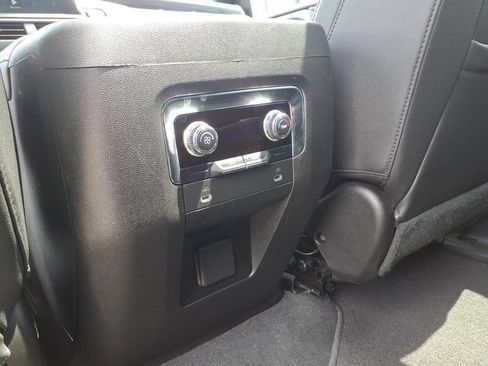 Used 2023 GMC Yukon SLT RWD image 21
