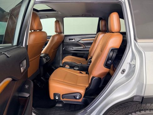 Used 2017 Toyota Highlander Limited w/ Carpet Mat Package FWD image 26
