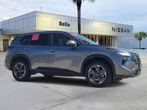 Used 2025 Nissan Rogue SV image 9