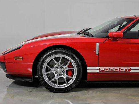 Used 2005 Ford GT RWD image 6