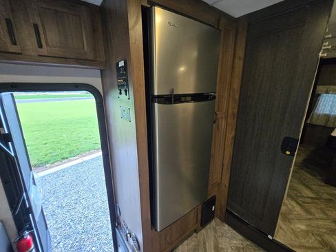 Used 2021 Ford E-450 and Econoline 450 Super Duty w/ Motorhome Prep Package image 12