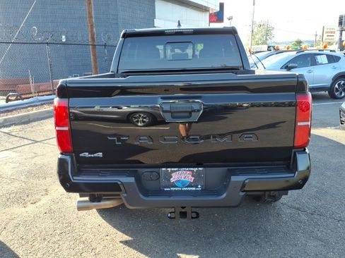 Certified 2024 Toyota Tacoma SR5 AWD/4WD image 5