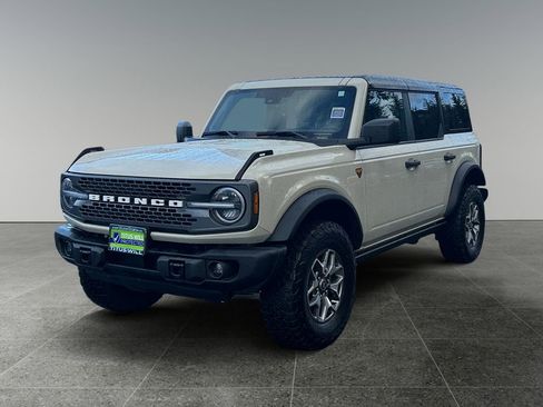 Used 2025 Ford Bronco Badlands AWD/4WD image 4