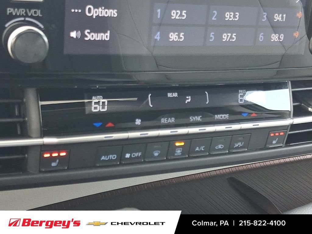 Used 2023 Toyota Sienna XLE AWD/4WD image 20