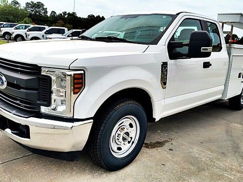 Used 2018 Ford F350 XLT image 5