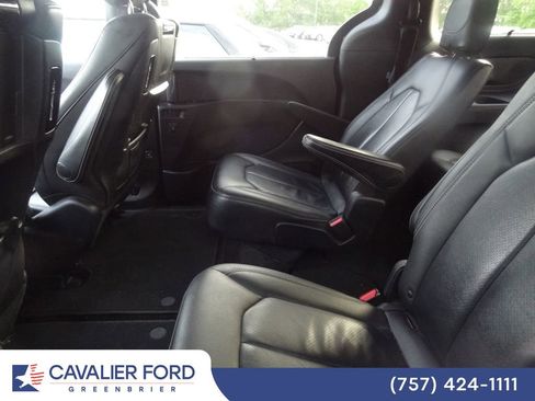 Used 2019 Chrysler Pacifica Touring-L Plus w/ Advanced Safetytec Group FWD image 8
