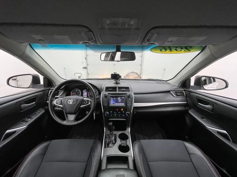 Used 2016 Toyota Camry SE FWD image 3