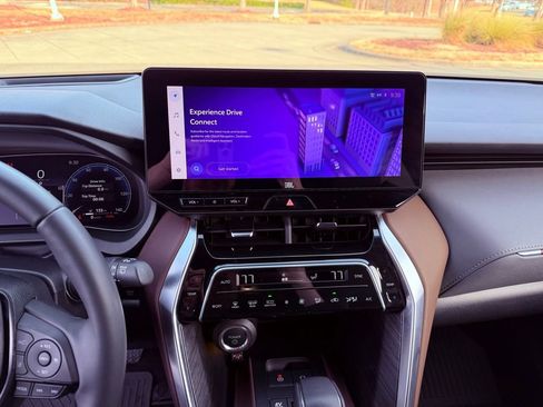 Used 2024 Toyota Venza Limited image 27