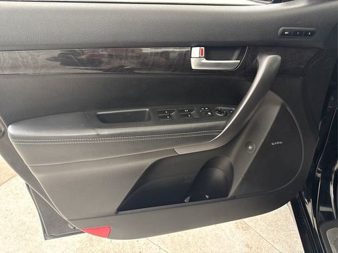 Used 2014 Kia Sorento SX w/ 3rd Row Package image 40