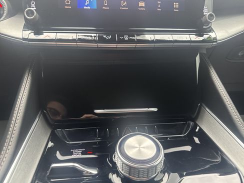 Used 2024 Jeep Wagoneer L Series II image 25