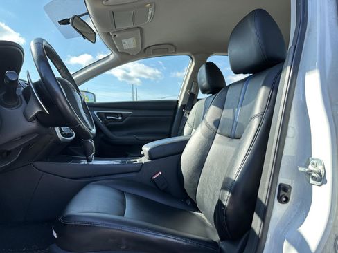 Used 2018 Nissan Altima FWD image 11