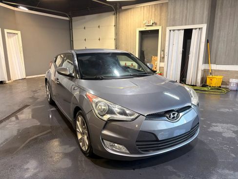 Used 2017 Hyundai Veloster FWD image 8