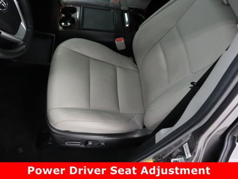 Used 2015 Toyota Sienna Limited Premium image 16