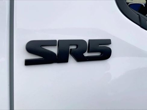 Used 2017 Toyota Tacoma SR5 w/ Tow Package image 10