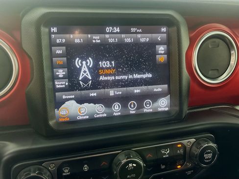 Used 2022 Jeep Gladiator Rubicon w/ Cold Weather Group AWD/4WD image 14