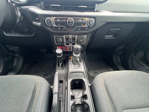 Used 2024 Jeep Gladiator Sport AWD/4WD image 3