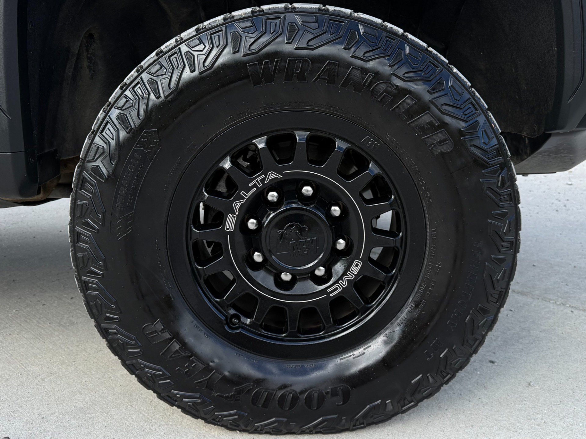 Used 2024 GMC Sierra 2500 AT4X w/ AT4X AEV Edition AWD/4WD image 10