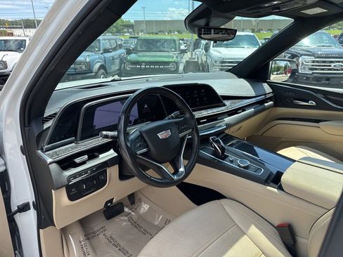 Used 2021 Cadillac Escalade Premium Luxury w/ Performance Package image 13