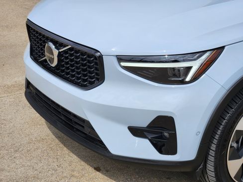 Used 2026 Volvo XC40 B5 Plus w/ Protection Package Premier AWD/4WD image 14