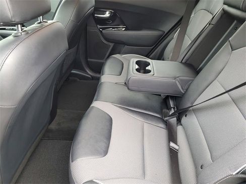 Used 2022 Kia Niro EX image 13