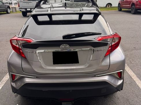 Used 2019 Toyota C-HR Limited FWD image 3