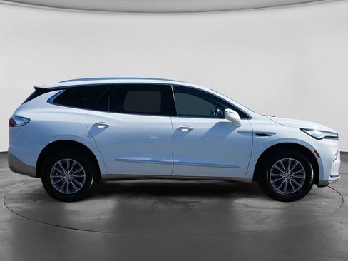 Used 2023 Buick Enclave Essence AWD/4WD image 11