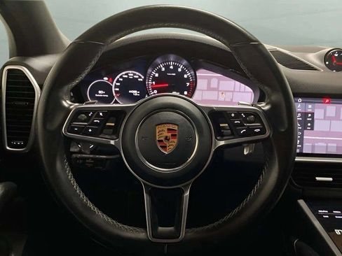 Used 2019 Porsche Cayenne w/ Premium Package image 10