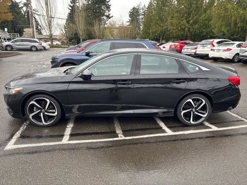 Used 2018 Honda Accord Sport image 2