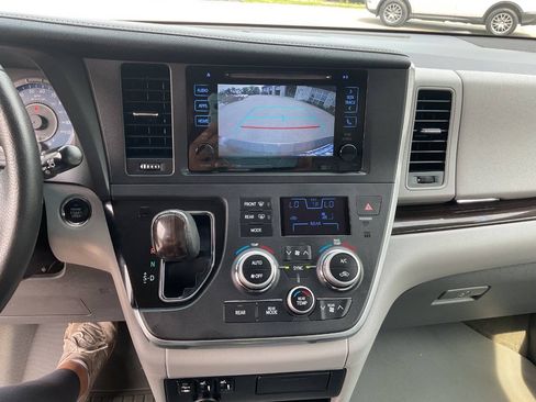 Used 2017 Toyota Sienna XLE w/ XLE Navigation Package AWD/4WD image 21