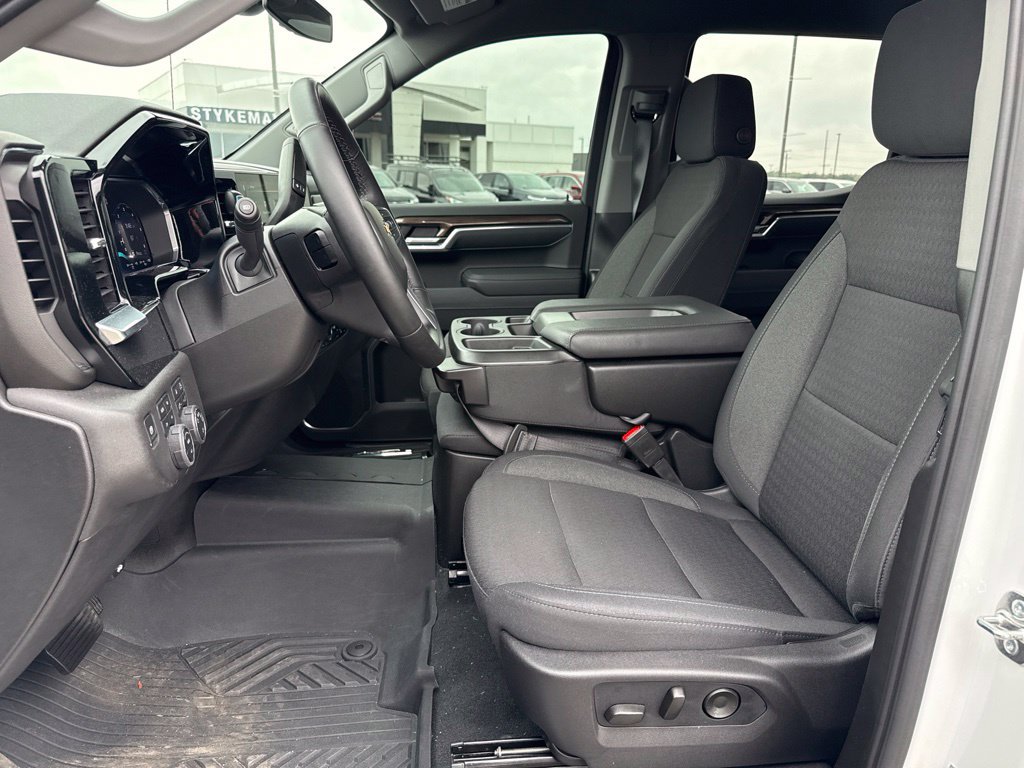 Used 2026 Chevrolet Silverado 1500 LT AWD/4WD image 13