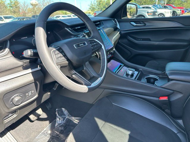 Used 2024 Jeep Grand Cherokee L Altitude AWD/4WD image 22