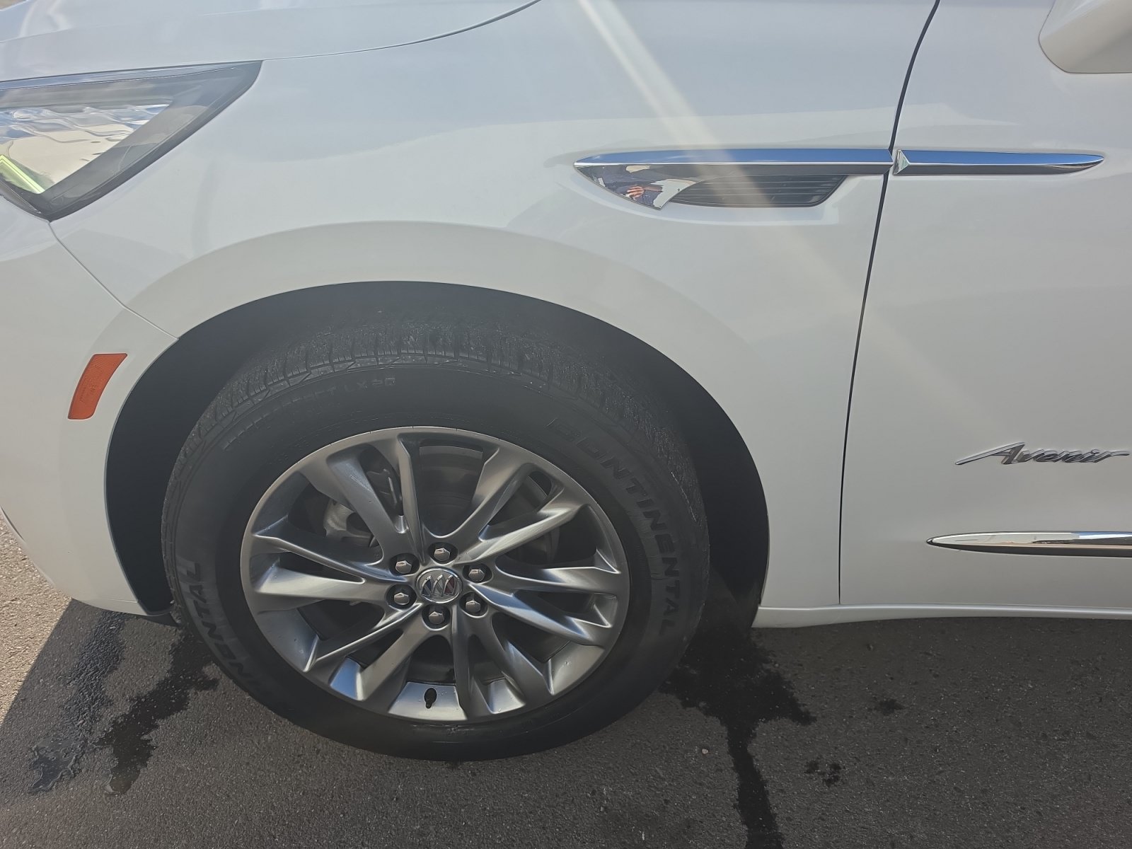 Used 2024 Buick Enclave Avenir w/ Avenir Technology Package FWD image 9