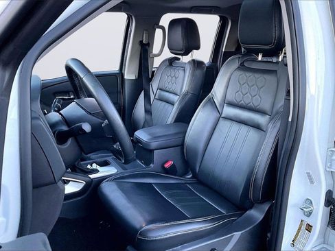 Used 2024 Nissan Frontier SL w/ Technology Package image 19