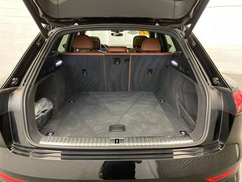 Used 2022 Audi e-tron Premium AWD/4WD image 27