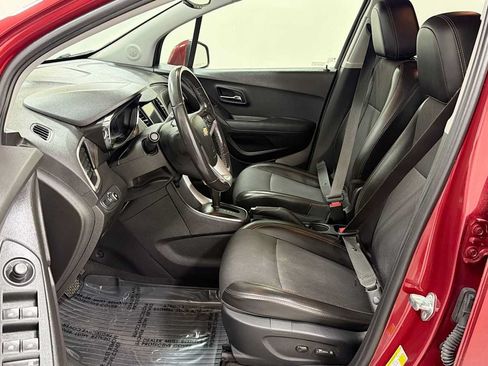 Used 2018 Chevrolet Trax LT w/ LT Convenience Package FWD image 13