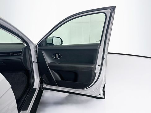 Used 2025 Hyundai Ioniq 5 SEL RWD image 33