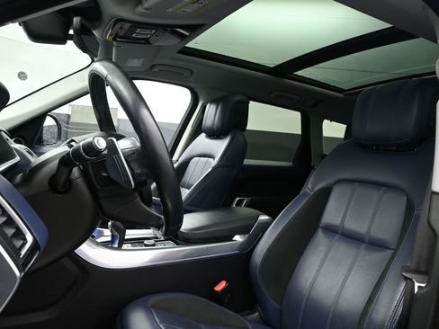 Used 2020 Land Rover Range Rover Sport HSE Dynamic image 3