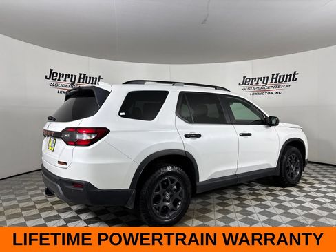 Used 2026 Honda Pilot TrailSport image 5