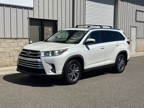 Used 2019 Toyota Highlander XLE AWD/4WD image 7