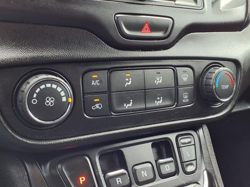 Used 2019 GMC Terrain SLE FWD image 25