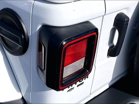 Used 2023 Jeep Wrangler Sahara image 23