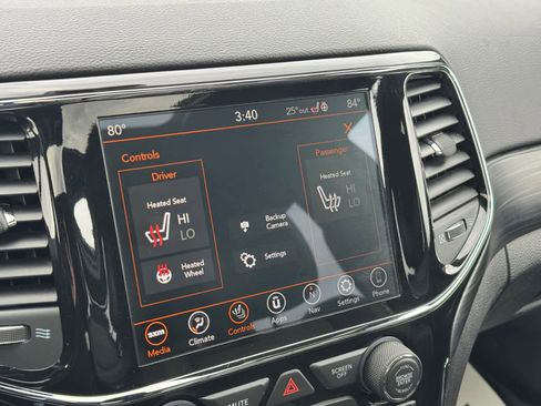 Used 2020 Jeep Grand Cherokee Altitude image 5