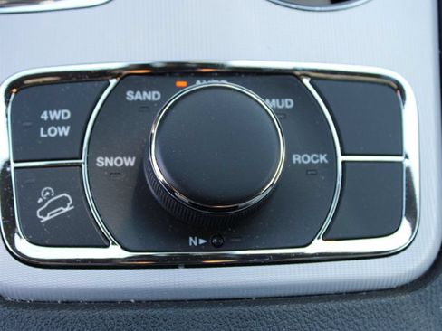 Used 2018 Jeep Grand Cherokee Limited AWD/4WD image 21