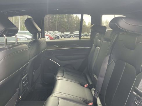 New 2026 Jeep Grand Cherokee Limited w/ Limited Altitude Package AWD/4WD image 18