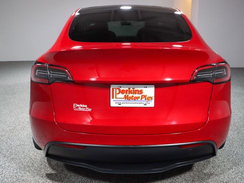 Used 2021 Tesla Model Y Long Range image 7
