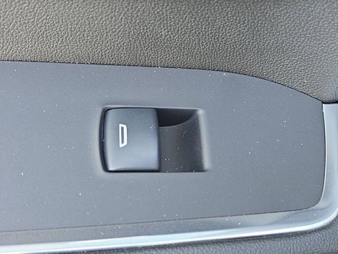 Used 2025 GMC Sierra 1500 Elevation w/ Preferred Package image 14